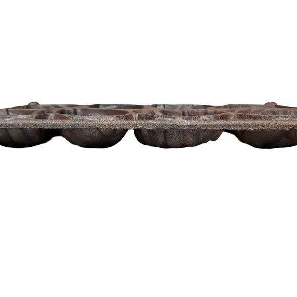 Vintage John Wright Cast Iron Seashell Pan Mold Muffin Cornbread Baking Dish - Picture 6 of 7